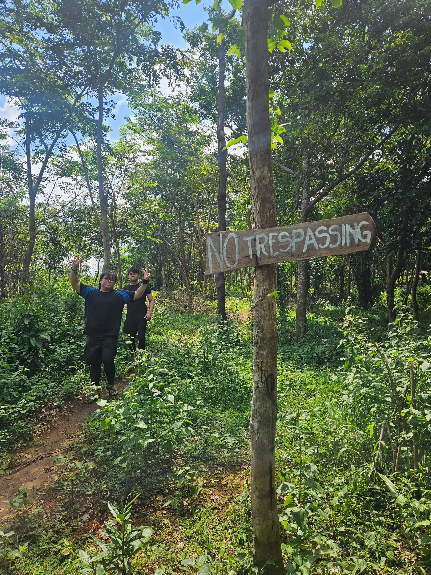 Agila Falls trail